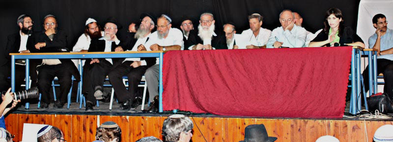 Справа налево: члены кнессета Ури Орбах, Ципи Хотовели, Исраэль Эльдад.  4-ый слева рав Лиор, 5-ый - рав Исраэль Ариэль.