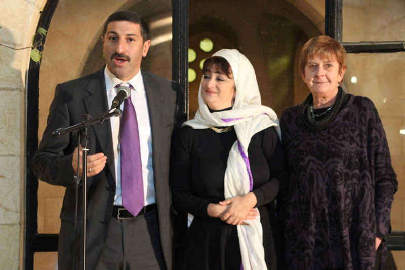 Директор представительства "Азербайджанских авиалиний" Ирмик Абаев, Марина Шелест и Марина Генкина